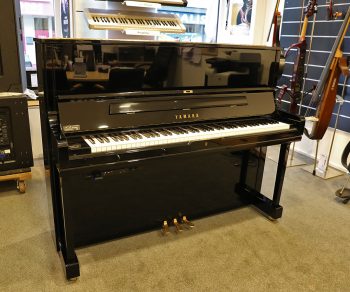Yamaha Piano YUS1TA2 leicht gebraucht Transacoustic schwarz poliert