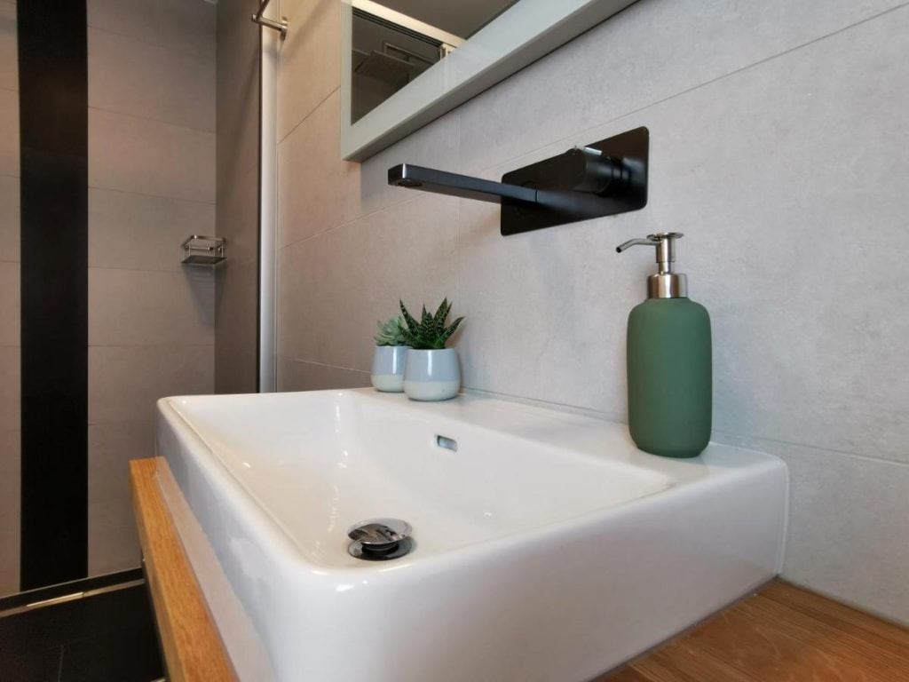 Das minimalistische Badezimmer