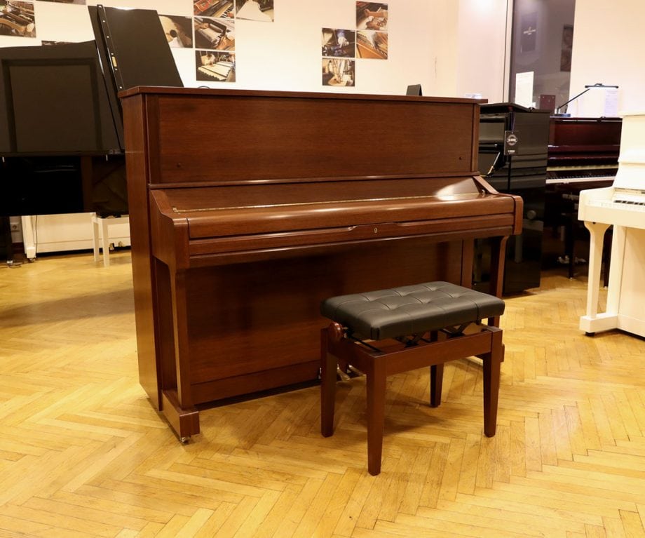 Yamaha U1Q SAW - American Satin Walnut mit Klavierbank