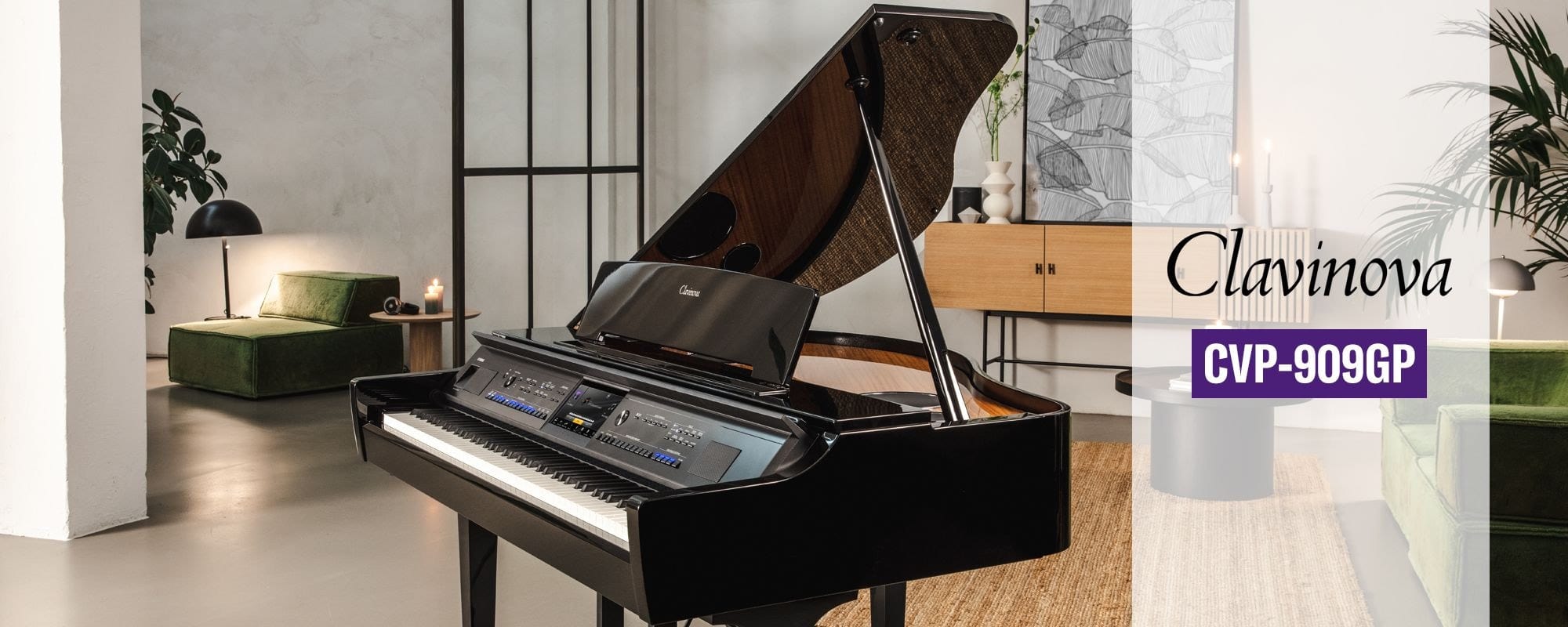 Yamaha CVP909GP schwarz poliert im Wohnzimmer