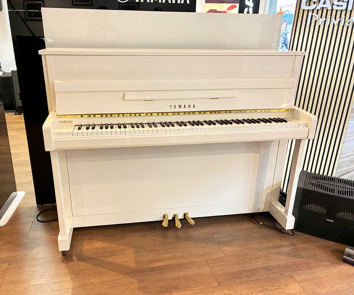 Yamaha b2pwh gebrauchtes Piano in weiß