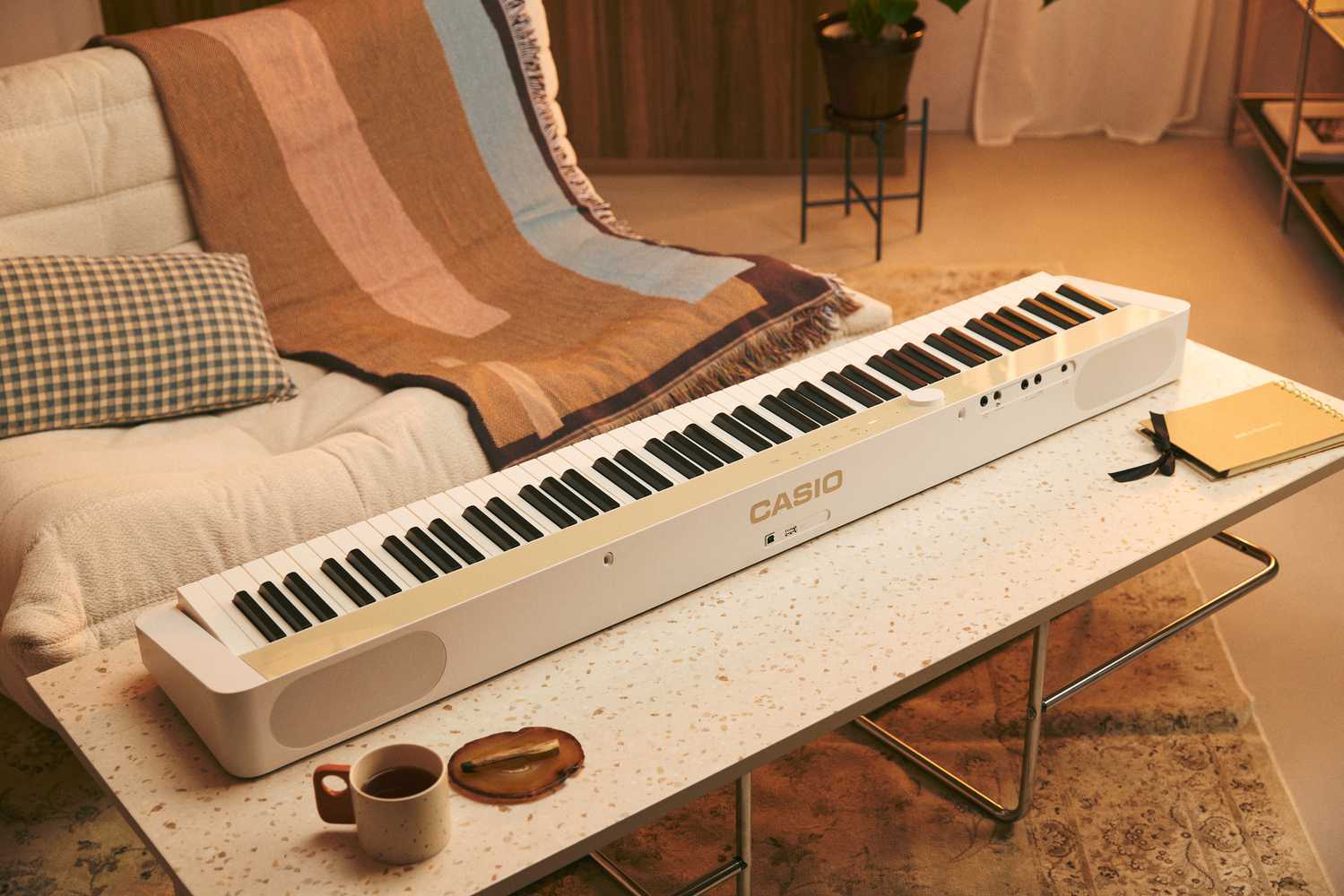 Casio Privia PX-S1100MB Lifestyle Klaviatur auf Tisch